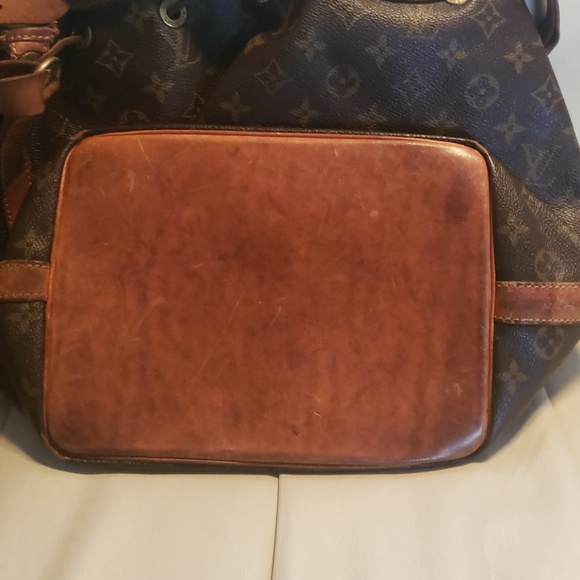 Louis Vuitton - Picture 2 of 7